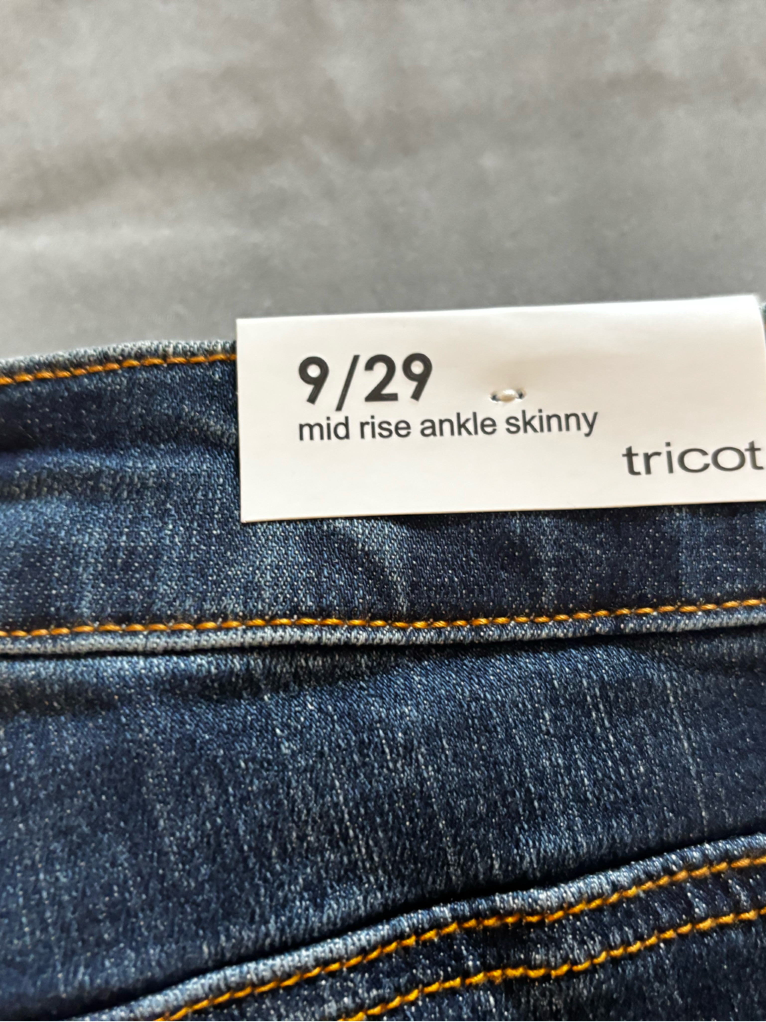 Tricot Dark Wash Skinny Jeans Size 9/29 Mid Rise Ankle Raw Hem Nwt — image 4 of 7